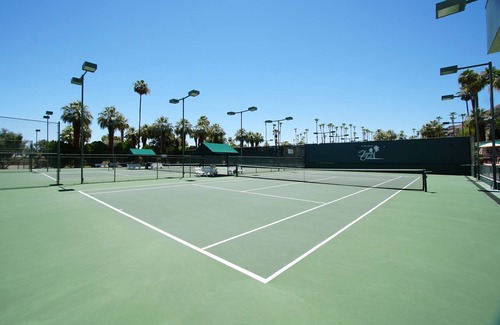 Historic Tennis Club Apartment | Studio Condo near Palm Canyon Drive