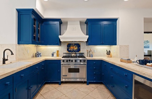 West Beach House | Stunning and Spacious Townhouse at West Beach with Private Rooftop Patio!