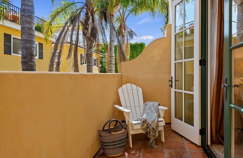 West Beach House | Stunning and Spacious Townhouse at West Beach with Private Rooftop Patio!