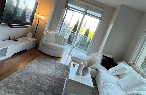 Westwood Apartment | Stunning doorman building furnished one bedroom apartment in the heard of LA.