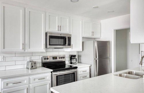 Hollywood Apartment | Stunning Hollywood 1BR w/Pool, walk to metro, restaurants, by Blueground