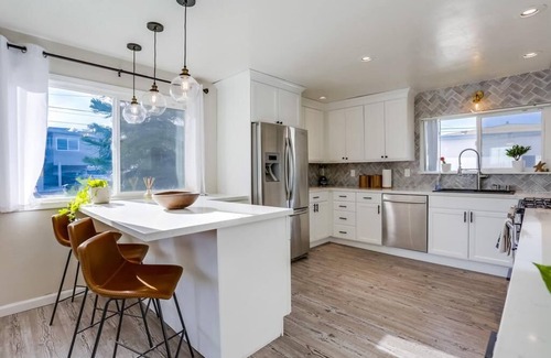 Linda Vista House | Stunning! Lrg Mdrn-Huge Backyard/Outdoor-Hot Tub