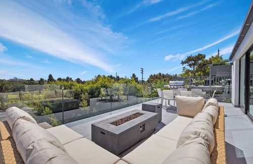 Culver - West House | Stunning Modern 5BR Family Home w/Panoramic views of Penmar Golf, Pet Friendly!