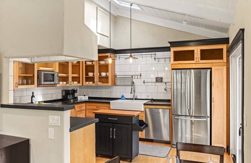Monterey House | Stunning outdoor space 5 min to Aquarium and Golf