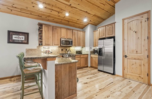 Kings Beach House | Stunning Retreat | Soaking Tub, 5-min to Kings Beach, Fireplace & Patio