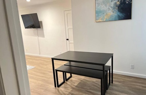 Hollywood Apartment | STUNNING RUNYON CANYON BLUE OASIS - Hollywood