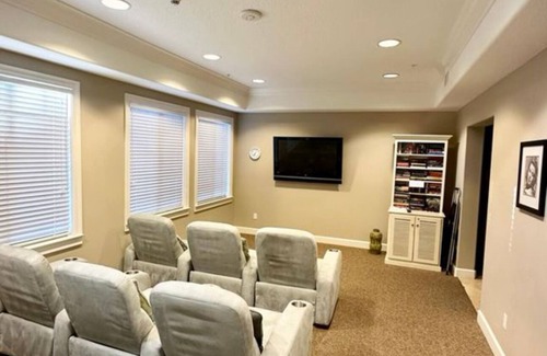 North Redondo Condo | Stunning Senior condo in Redondo Beach walking distance to Mall and restaurants