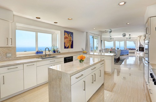 Eastern Malibu House | STUNNING VIEWS heated POOL 4+3.5 gorgoeus villa