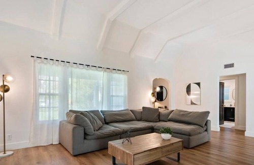 Valley Village House | STUNNING villa with heated pool in Valley Village