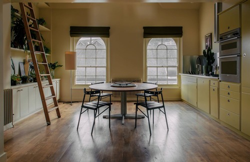 Covent Garden Apartment | Stylish 1 bedroom loft apartment in Covent Garden with terrace