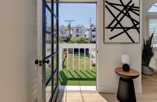 North Redondo House | Stylish & Cozy | Mins to Beach | Theater | Hot Tub