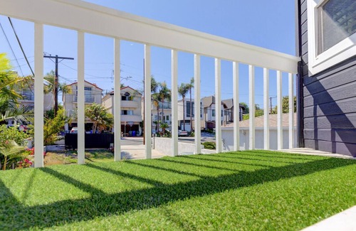 North Redondo House | Stylish & Cozy | Mins to Beach | Theater | Hot Tub