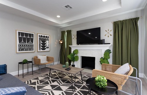 Larchmont House | Stylish New Hollywood Home -Paramount Studios