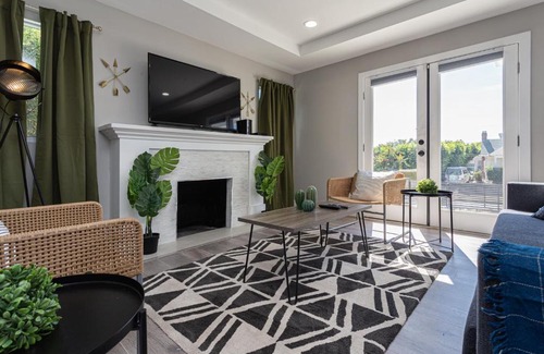 Larchmont House | Stylish New Hollywood Home -Paramount Studios