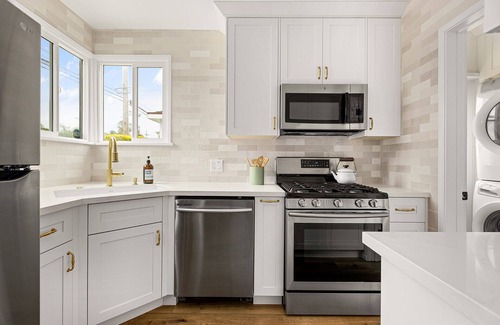 Sawtelle House | Stylish, newly renovated Bungalow in heart of West Los Angeles