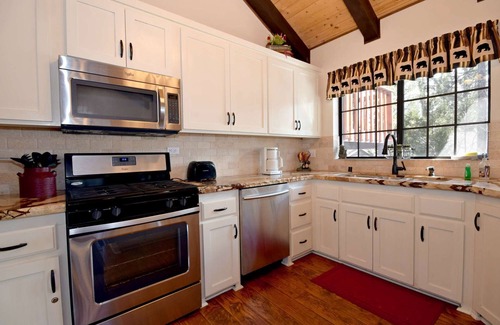 Fox Farm Cabin | Sublime For-Rest by Destination Big Bear : High End Neighborhood! Hot Tub! Gourmet Kitchen! Master Suite! Pool Table!