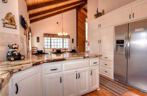 Fox Farm Cabin | Sublime For-Rest by Destination Big Bear : High End Neighborhood! Hot Tub! Gourmet Kitchen! Master Suite! Pool Table!