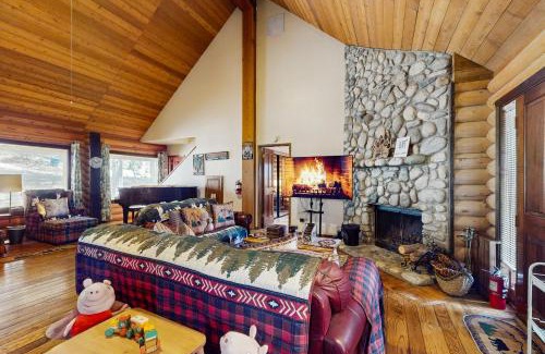 Twin Peaks House | Sugar Pine Retreat