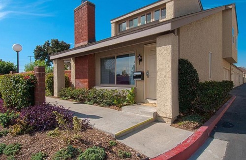 Anaheim Resort House | Suite Escapes 7