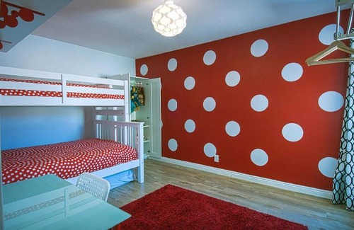 Anaheim Resort House | Suite Escapes 7