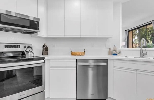 La Quinta House | Sun-drenched golf condo with a lake view!
