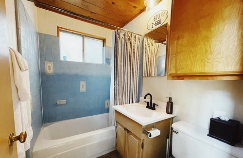 Big Bear City House | Sundown Cozy Cabin w/ Jacuzzi 🔸 Romantic Couples Getaway