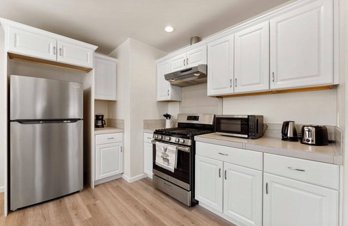 Roseville - Fleet Ridge Apartment | Sunny 2BR - Mins to Ocean, Shops