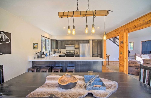 Moonridge House | Sunny Home w/Deck < Half Mi to Bear Mtn Ski!