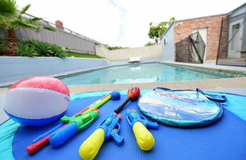 Serra Mesa House | Sunny San Diego, Entire home, Pool, Free Parking, BBQ, Pets allowed, family neighborhood!