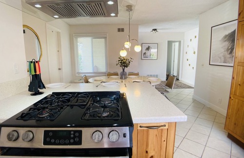Rowland Heights House | Sunny Socal Pool House near Disney