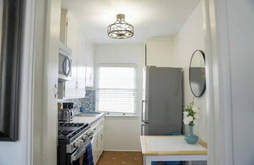 North of Wilshire Apartment | Sunny Studio - Walk to Shops & Dining - D