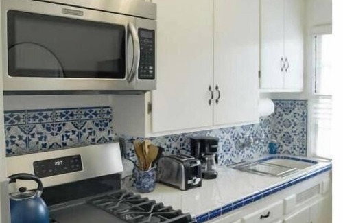 North of Wilshire Apartment | Sunny Studio - Walk to Shops & Dining - D