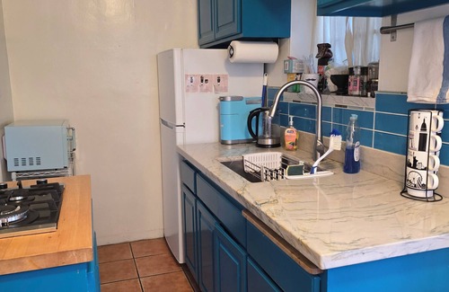 Ocean Park Apartment | Sunny upstairs apartment 6 blocks from beach