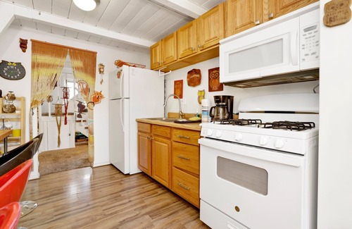 Big Bear City Cabin | Sunrise Retreat Cottage Big Bear- Hot Tub