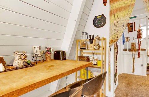 Big Bear City Cabin | Sunrise Retreat Cottage Big Bear- Hot Tub