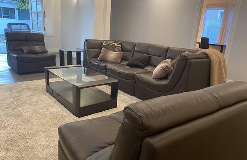 Hollywood House | SUNSET STRIP FANTASTIC LARGE PROPERTY 6 bdrs 5 bthrs Guest House