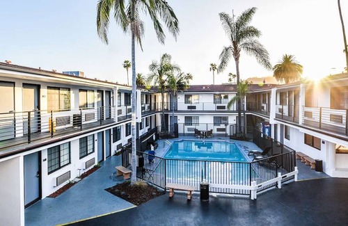 Hollywood Hotel | Sunset West Hotel, SureStay Collection by Best Western