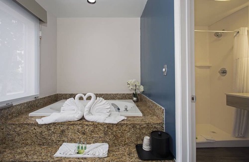 Sunset Park Hotel | SureStay Hotel by Best Western Santa Monica