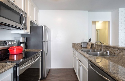 Westwood Apartment | Swanky Westwood 1BR with Rooftop, in central location by Blueground