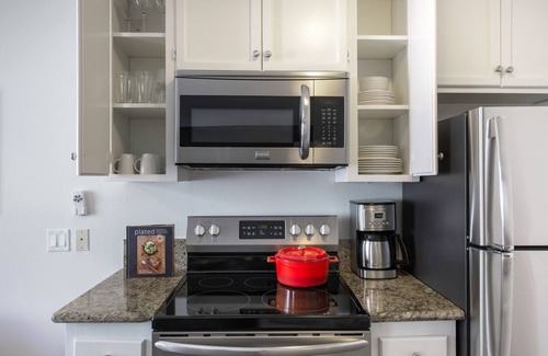 Westwood Apartment | Swanky Westwood 1BR with Rooftop, in central location by Blueground