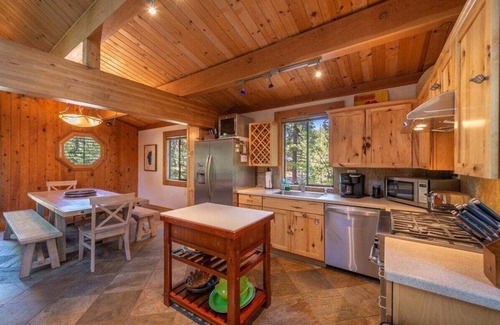 Lake Forest House | Sweet Dreams In Dollar Point Tahoe City - Hot Tub, Dog Friendly