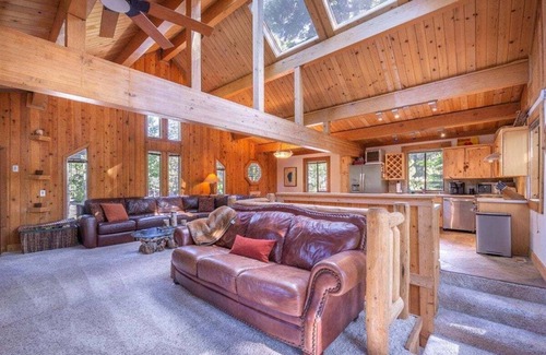 Lake Forest House | Sweet Dreams In Dollar Point Tahoe City - Hot Tub, Dog Friendly