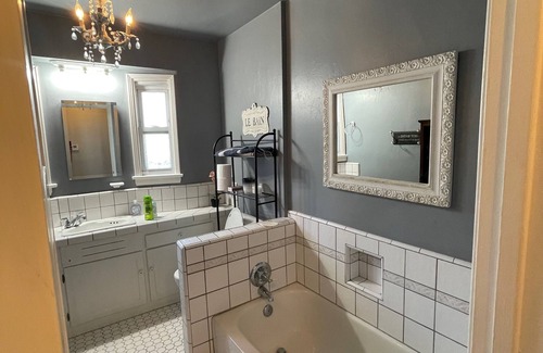 Van Nuys House | Sweet & Lovely 3 bedroom home near 405/101