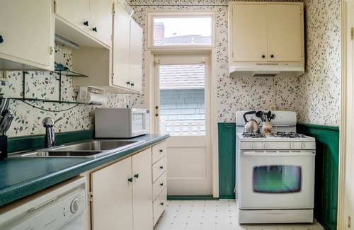Pacific Grove House | Sweet Pea - Pacific Grove House - Walk to Beach and Town