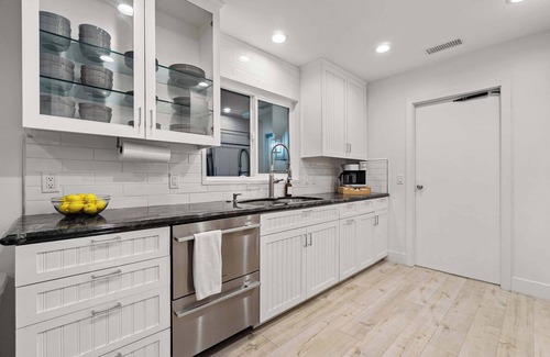 Mission Hills House | The California III - A Luxury Mission Hills Duplex - Hot Tub, Grill, Private Bal