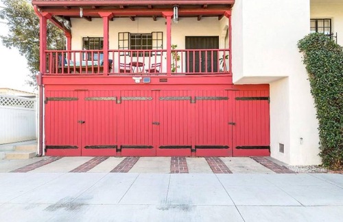 Alamitos Beach House | The California Mission