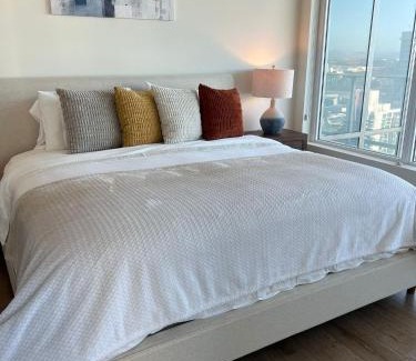 Civic Core Apartment | The Daisy Bright 2BR Stay in Downtown San Diego