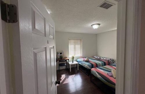 Fullerton Hostel | The Disney Hostel - West Fullerton