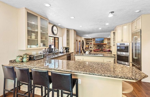 Evergreen Estates Cabin | The Evergreen Lodge by Destination Big Bear : Walk to Snow Summit from this Majestic Luxury Getaway! Indoor Enclosed Hot Tub! Game Room! Pet Friendly!
