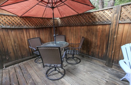 Moonridge House | The Getaway - Close to Slopes, Zoo & Golf course, Deck, Barbecue